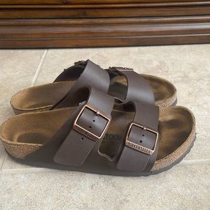 Women’s Birkenstock Arizona Birko-Flor (Regular/Wide, US 8, Dark Brown)